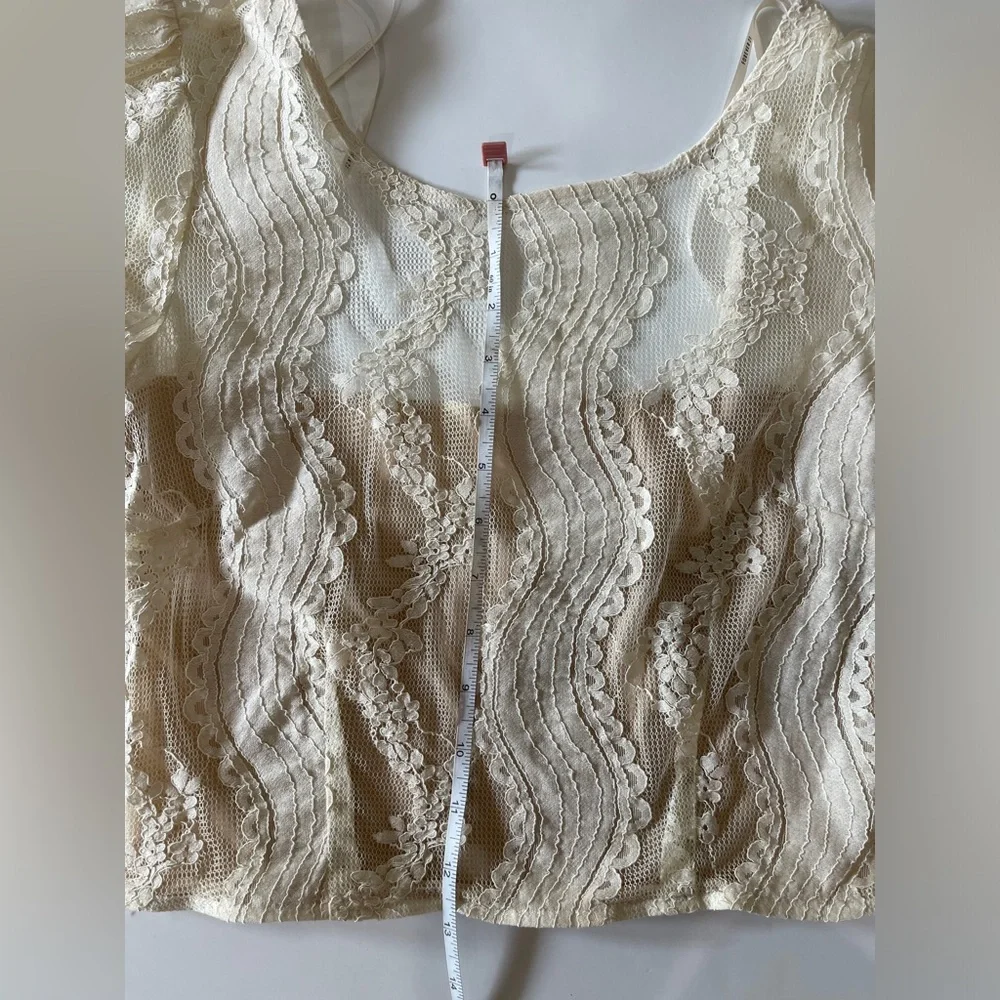 FOREVER 21 Lace Cream Lace Top Size Large